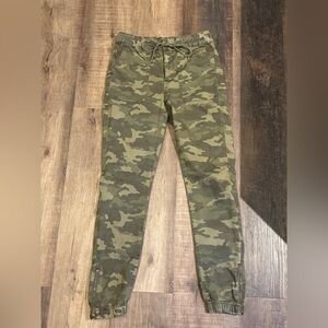 American Eagle camo pants